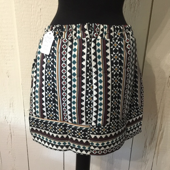 BNWT Lovely Girl Pleated Flair Skirt - Picture 3 of 7